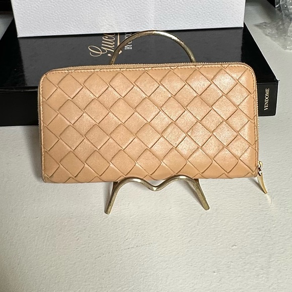 Low Start Bottega Veneta Women’s Wallet - Picture 4 of 13